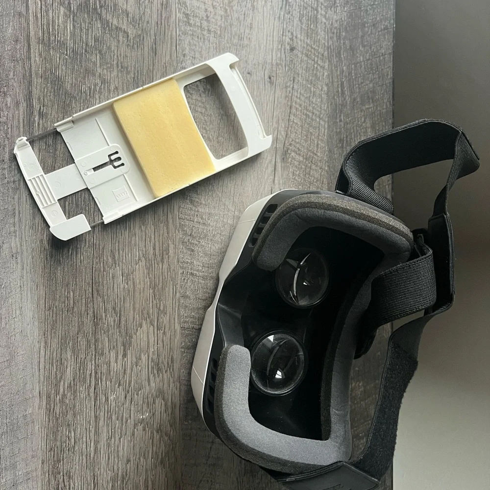Zeiss VR One Plus virtual reality goggles